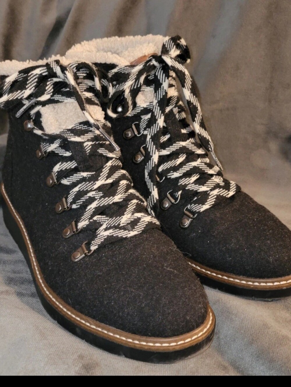Dr. Scholl's Be Energized Sherpa Gray Wool Boots 7M Waterproof Hiking Outdoors